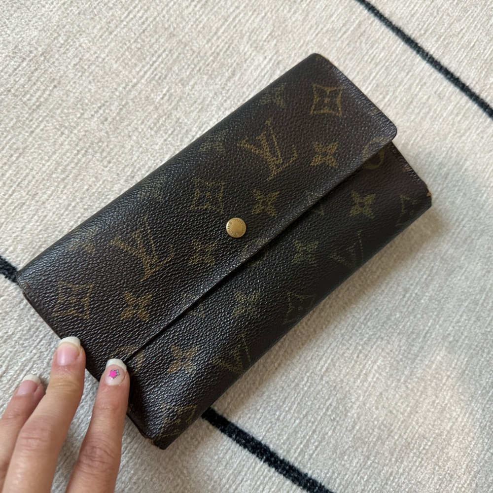 LOUIS VUITTON Monogram Sarah Snap Wallet